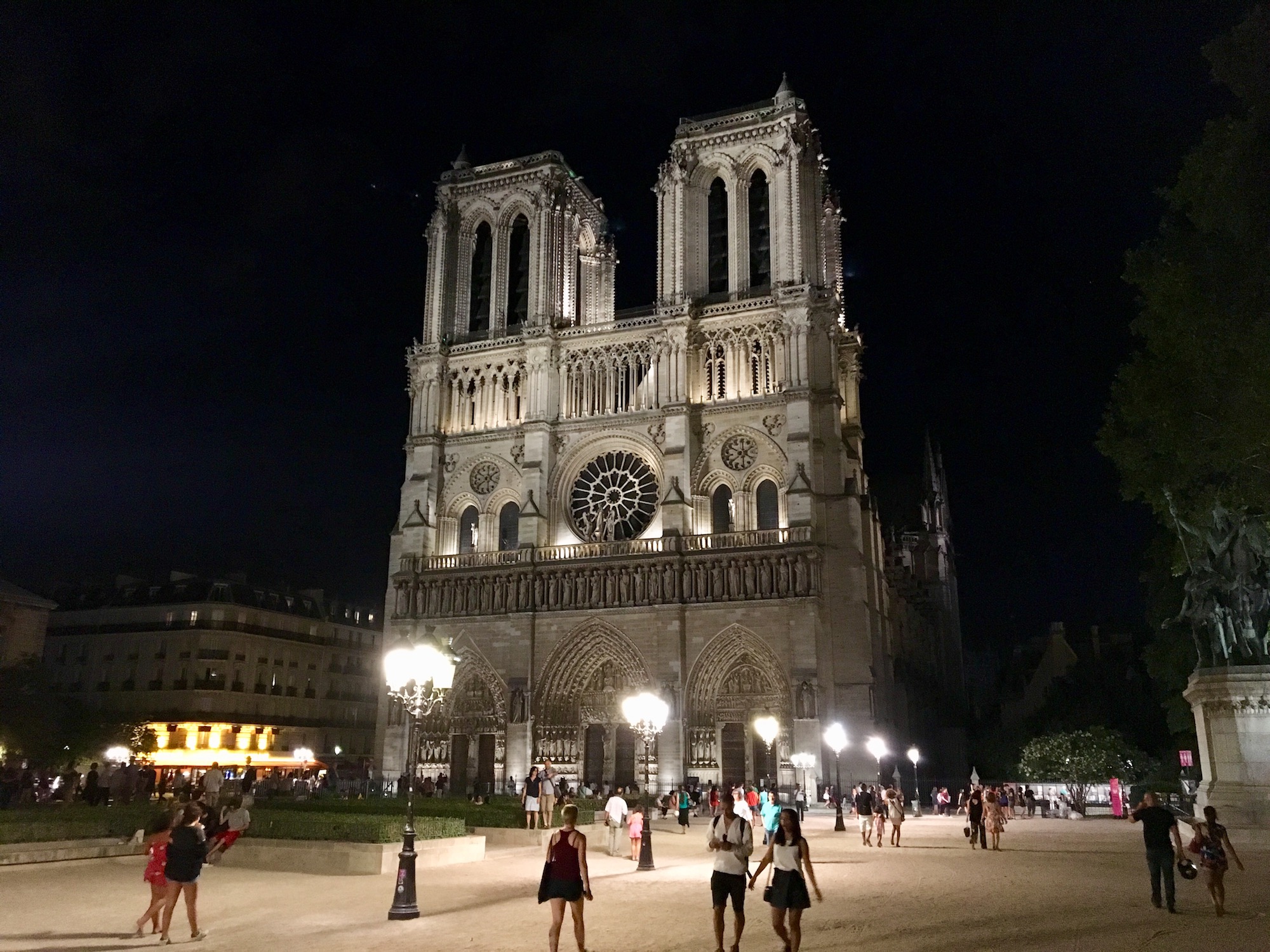 Notre Dame, la nuit